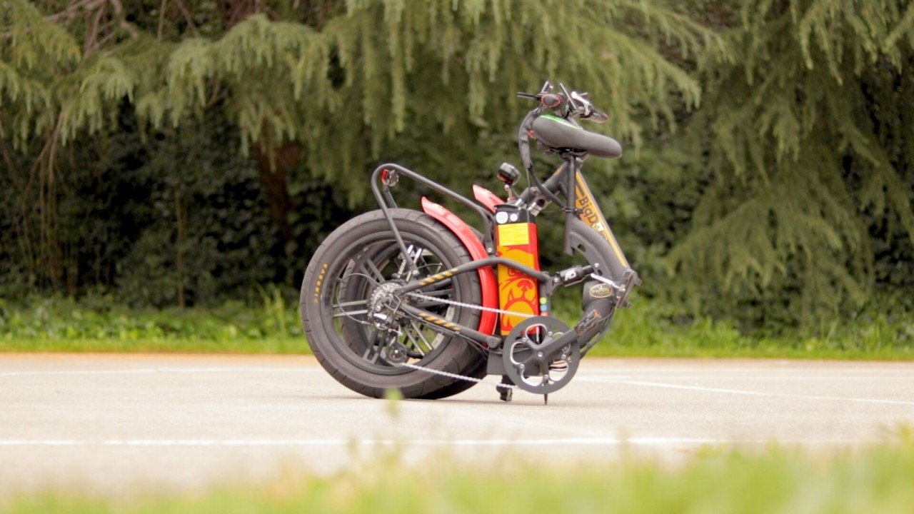 electrified-reviews-green-bike-electric-motion-big-dog-extreme-electric-bike-review-2020-folded-3