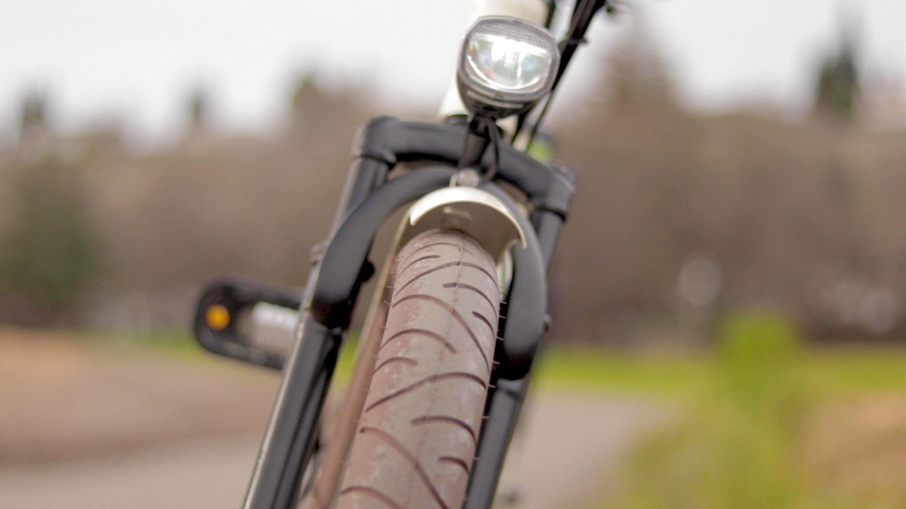 electrified-reviews-green-bike-classic-ls-electric-bike-review-2020-tire