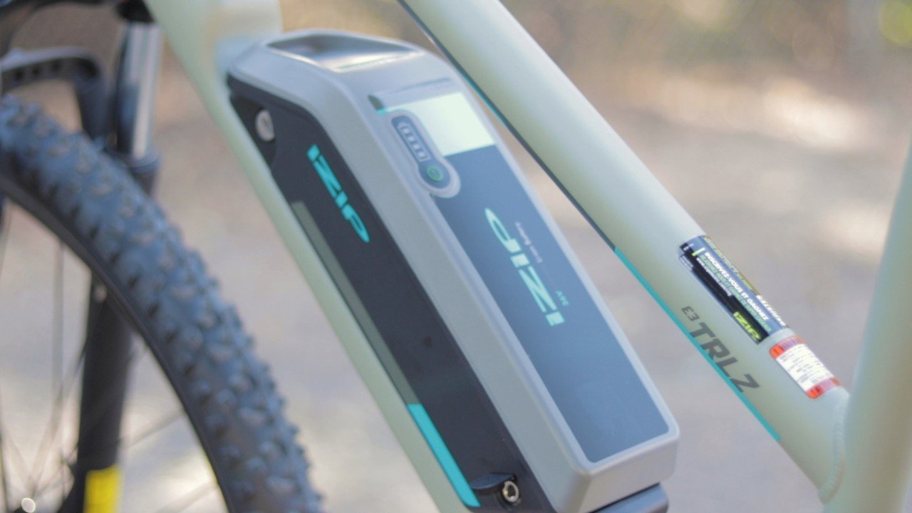 electrified-reviews-izip-trlz-electric-bike-review-battery