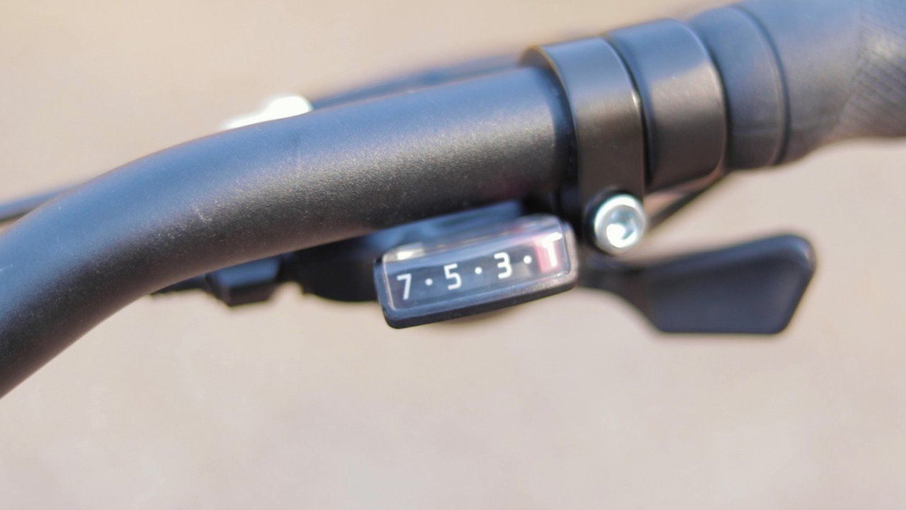 electrified-reviews-izip-e3-brio-electric-bike-review-shimano-acera-trigger-shifter