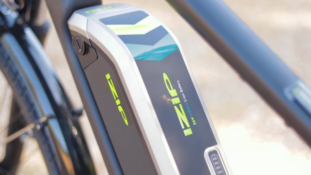 electrified-reviews-izip-e3-brio-electric-bike-review-battery-close