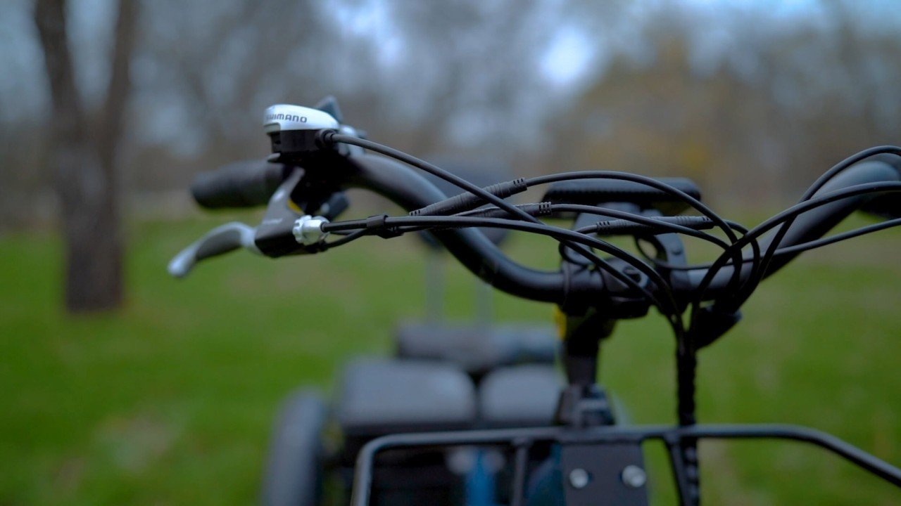 electrified-reviews-addmotor-m340-electric-bike-review-2020-handlebars