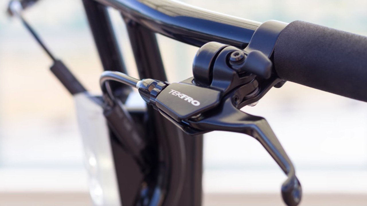electrified-reviews-pure-cycles-volta-single-speed-electric-bike-review-tektro-brake-lever