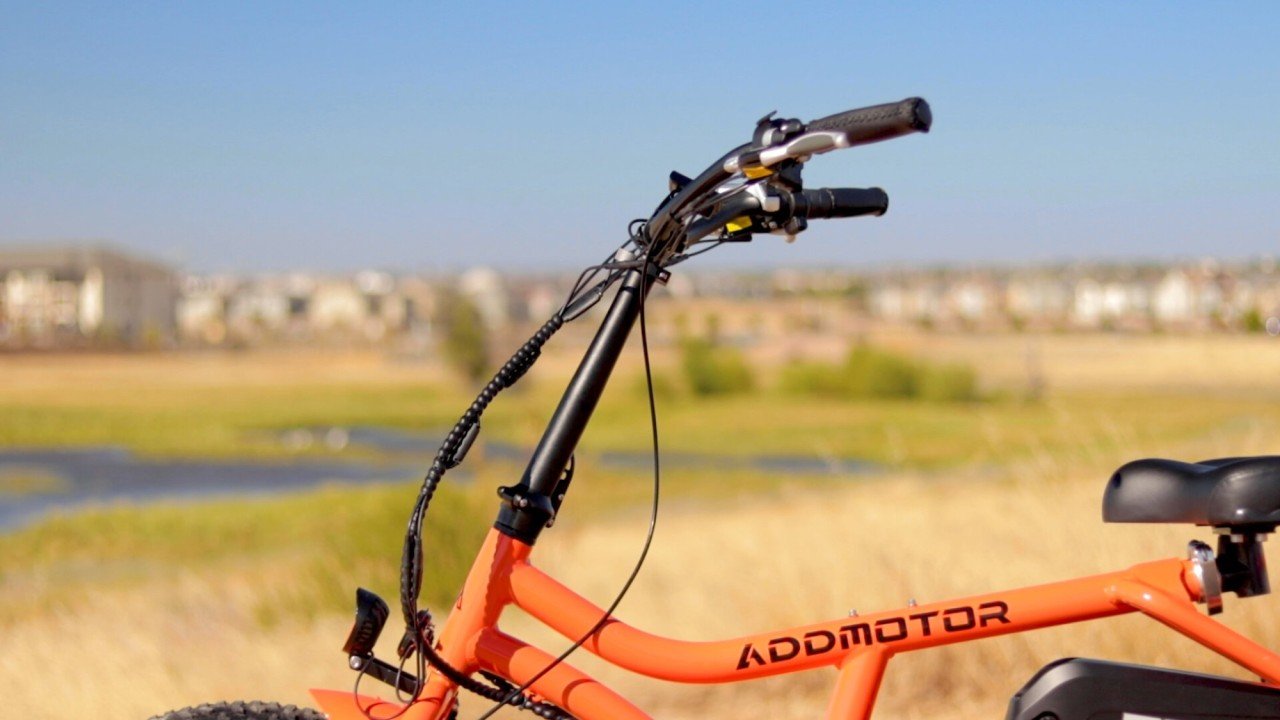 electrified-reviews-addmotor-motan-m360-electric-bike-review-2020-handlebars