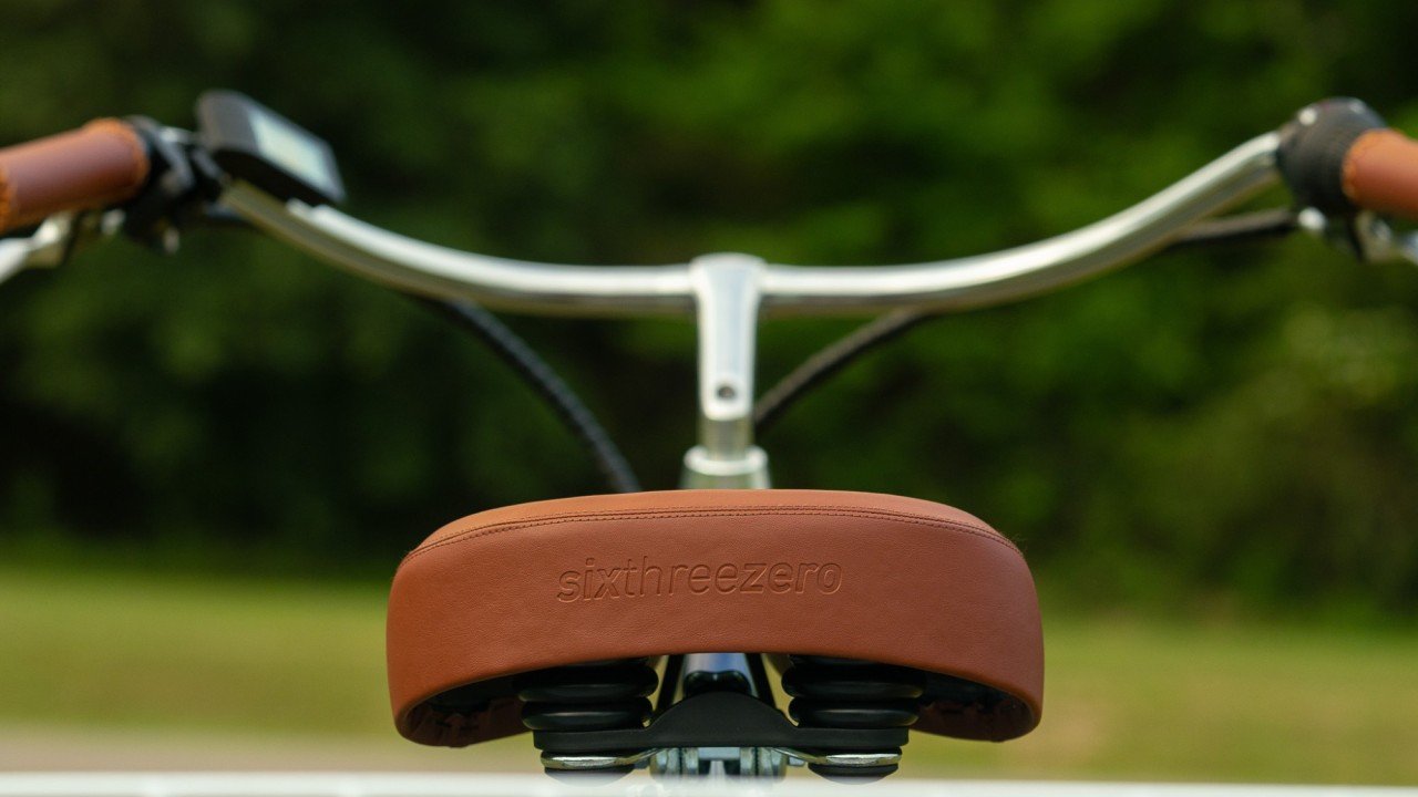 sixthreezero evryjourney trike saddle logo
