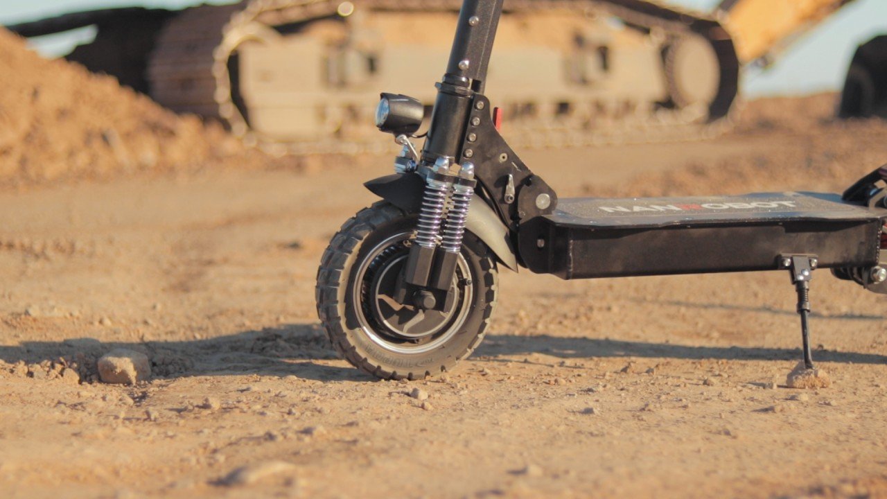 electrified-reviews-nanrobot-d4-folding-electric-scooter-review-front-suspension