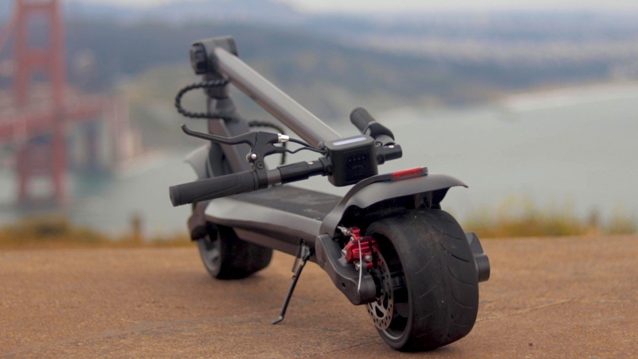 electrified-reviews-fluidfreeride-widewheel-electric-scooter-review-folded-3