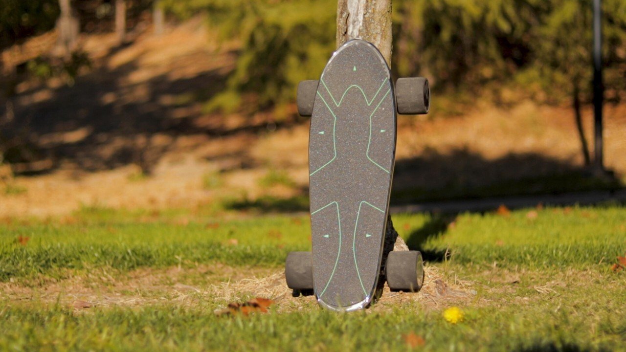 walnutt-spectra-silver-electric-skateboard-review-2019-deck