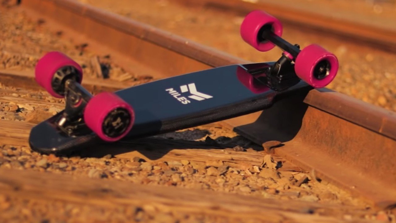 electrified-reviews-miles-power-dual-electric-skateboard-review-carbon-fiber-4