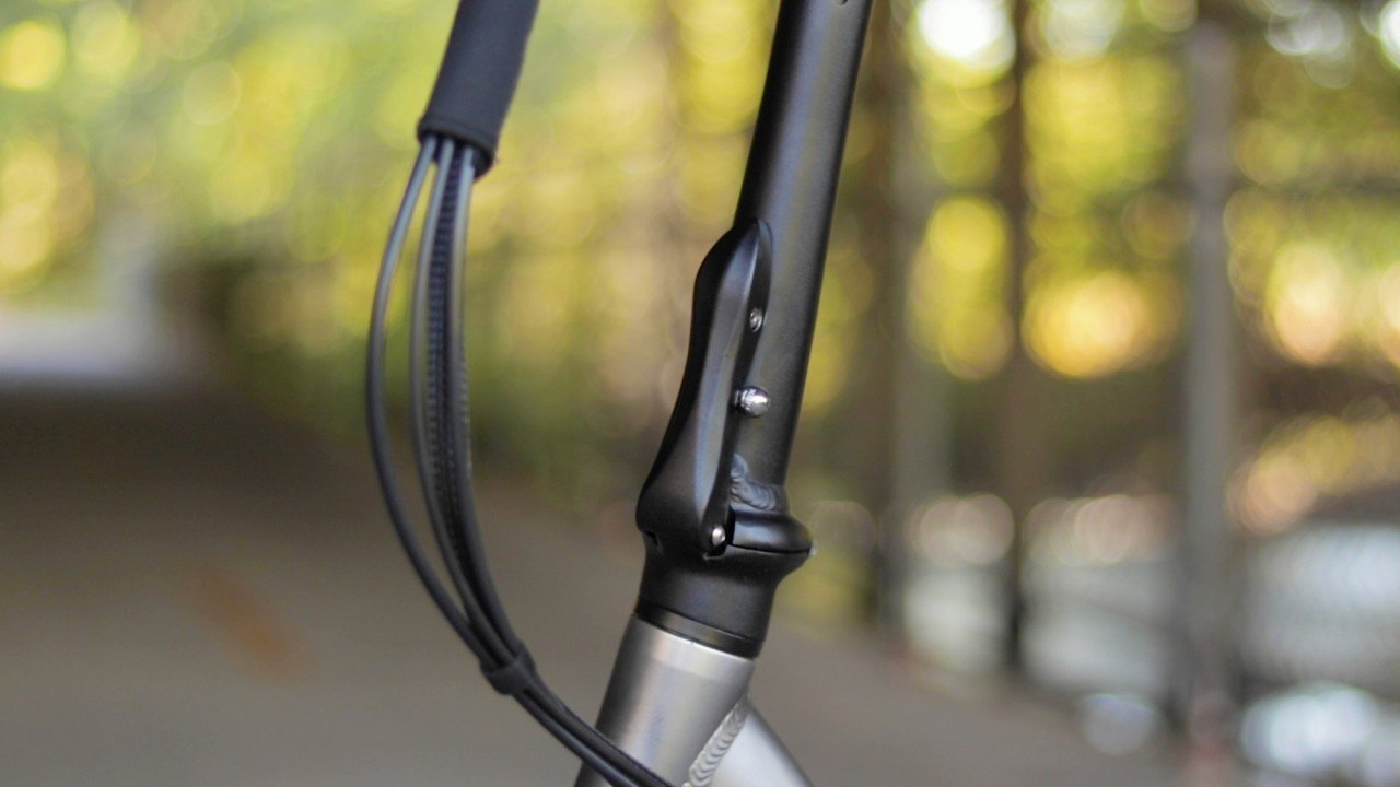electrified-reviews-bagibike-b10-foldign-electric-bike-review-handlebar-latch