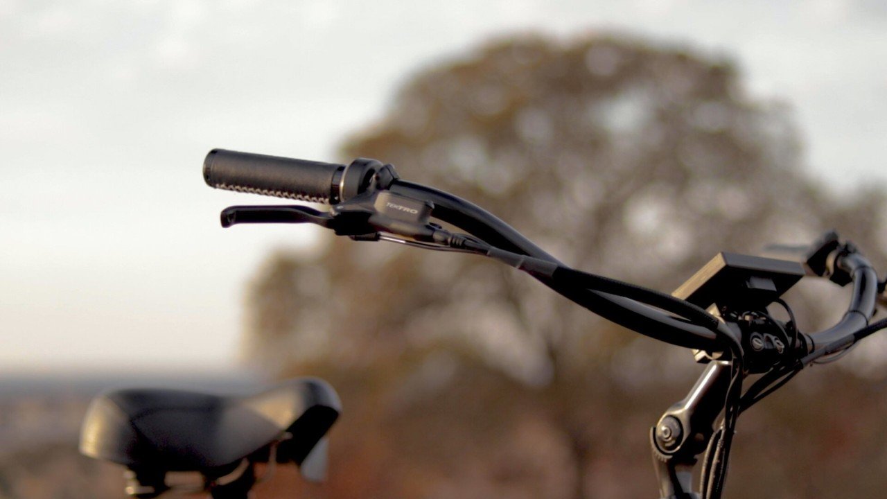 electrified-reviews-electric-bike-company-model-x-electric-bike-review-2019-handlebars